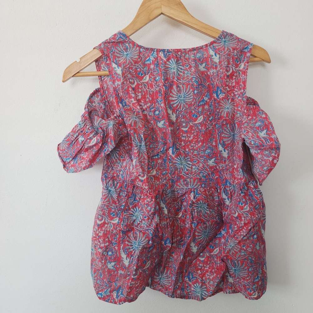 Lucky Brand XS Red Blue Cold Shoulder V Neck Top - Picture 4 of 5
